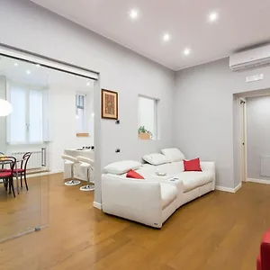 White House In Apartment Rome